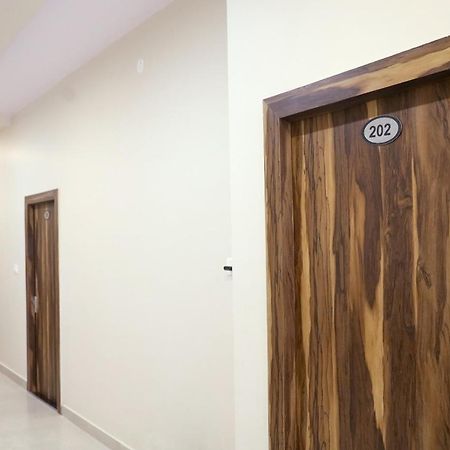 Hotel Keshavam Inn Mathura Luaran gambar
