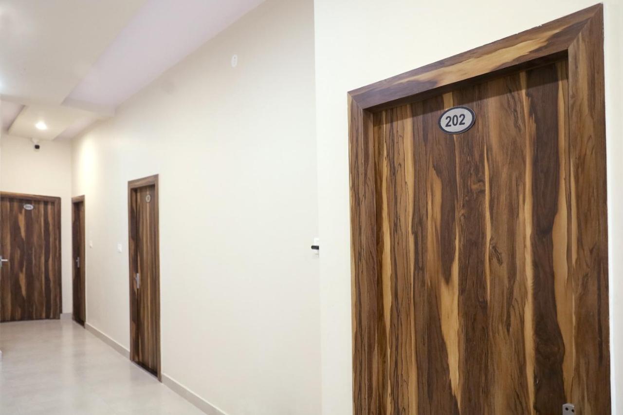 Hotel Keshavam Inn Mathura Luaran gambar