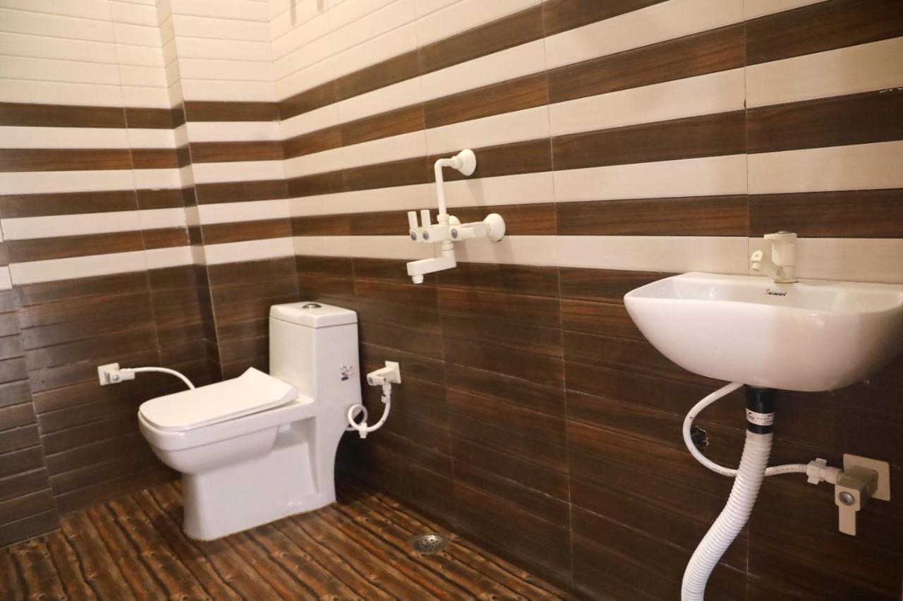 Hotel Keshavam Inn Mathura Luaran gambar
