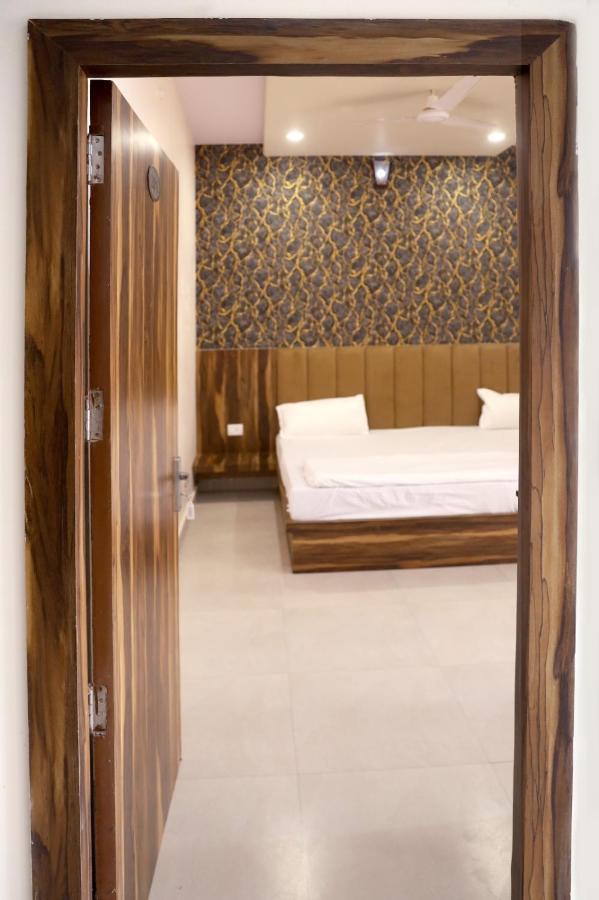 Hotel Keshavam Inn Mathura Luaran gambar